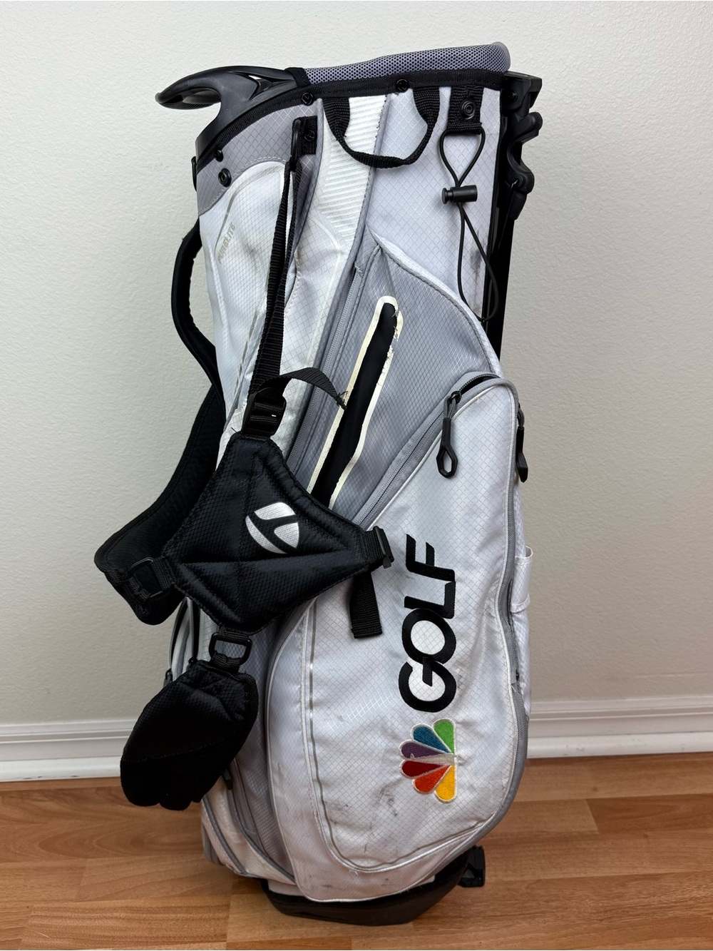 TaylorMade NBC Golf Purelite Stand Bag White/Black 5-Way Divider